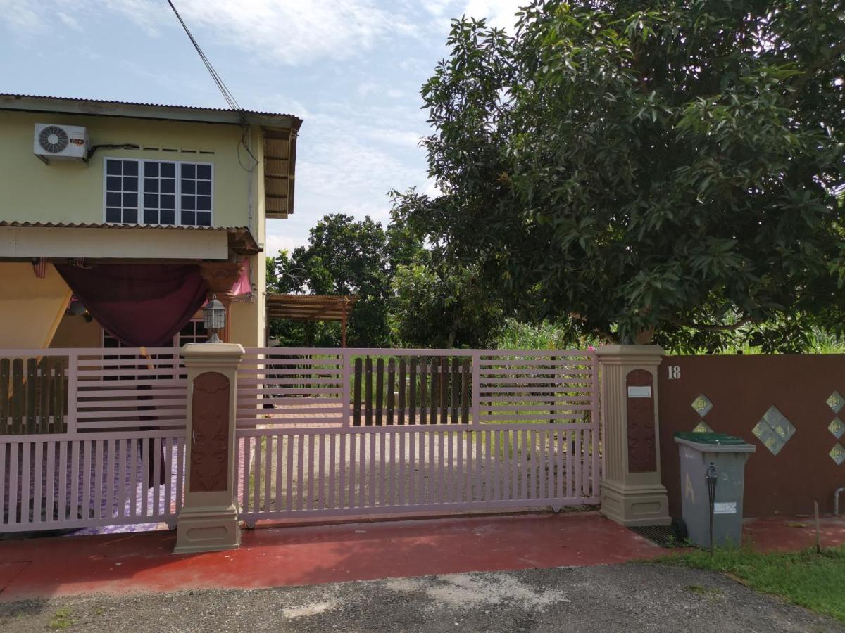 Sri Makmur Pontian Homestay Pontian Besar Exterior photo